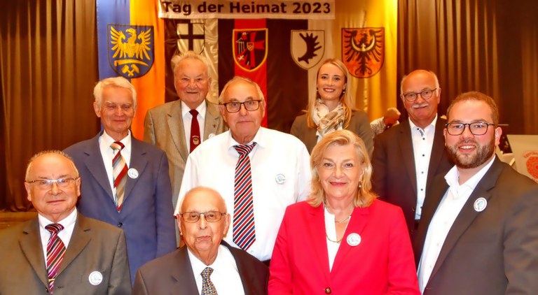 BdV-Wetzlar Vorstandsmitglieder mit Festrednerin: vorne von links Kuno Kutz, Manfred Hüber, Margarete Ziegler-Raschdorf und Michael Hundertmark.