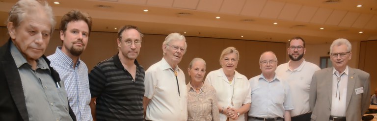 Referenten (v.2.l. nach rechts): Thomas Ulrich (LOW-Kulturreferent), Stephan Kannowski, Gerhard Schröder (LOW-Ehrenvorsitzender), Hannelore Neumann, Margarethe Ziegler-Raschdorf (Landesbeauftragte Hessens für Vertriebene und Spätaussiedler), Kuno Kutz (LOW-Schatzmeister), Michael Hundertmark (LOW-Schriftführer), Rainer Buslaps (Kreisgemeinschaft Gumbinnen)