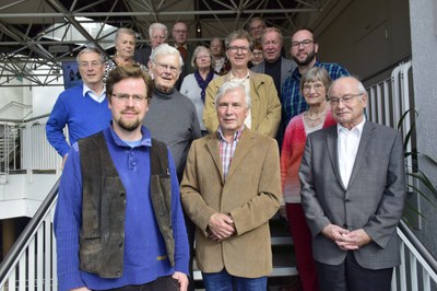 in der ersten Reihe von links: 2. Vorsitzender T. Ullrich, 1. Vorsitzender G.-H. Schäfer, Schatzmeister K. Kutz