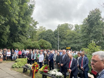 Image-1-Gedenkfeier-am-Wolfskinder-Mahnmal.jpg